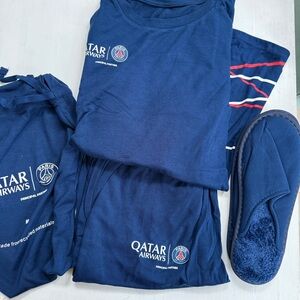 Brand new PSG Business Class pajamas and slippers from Qatar Airways